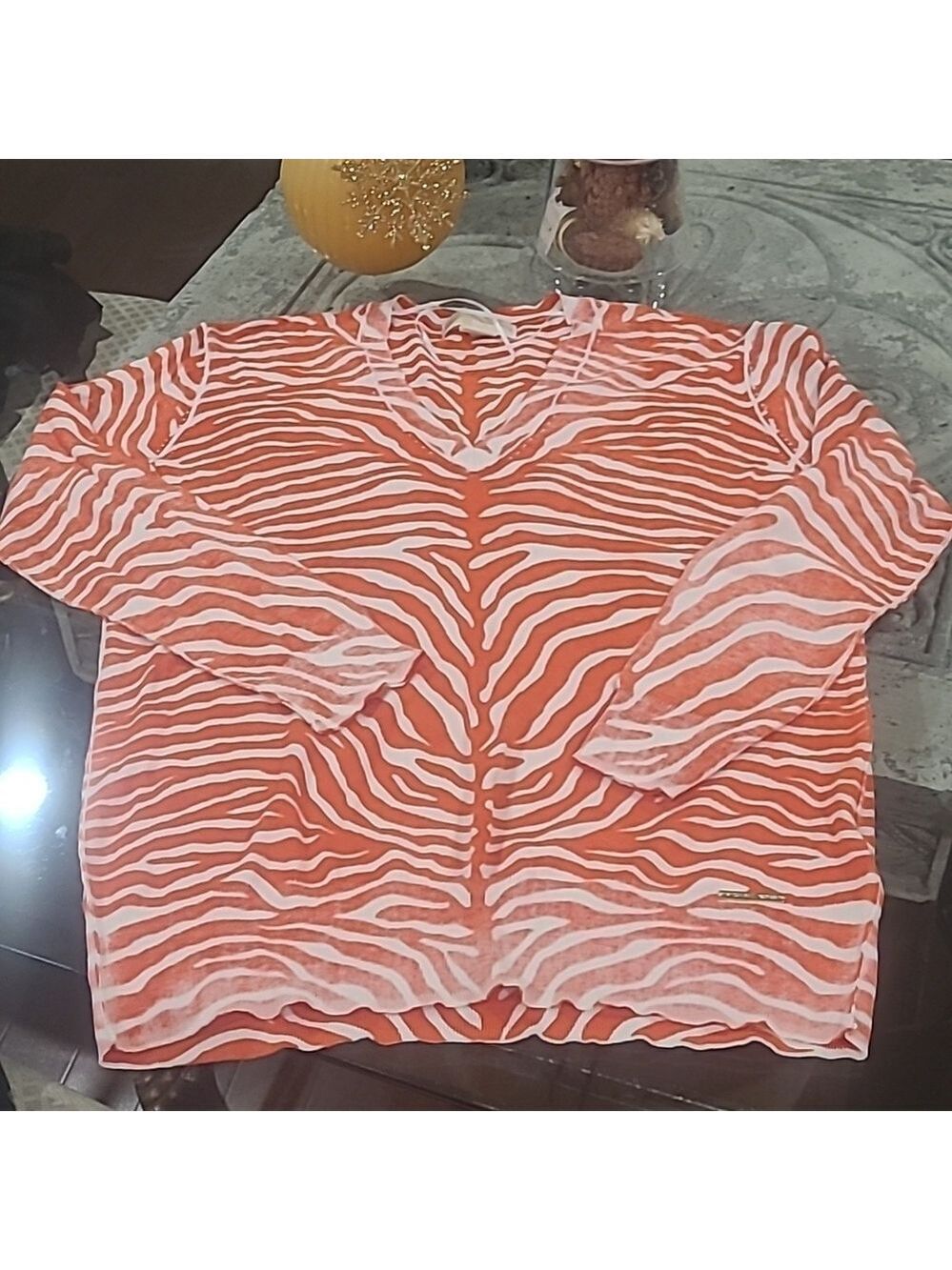 Michael Kors Woamens Animal Print Light V Neck sweater Medium
